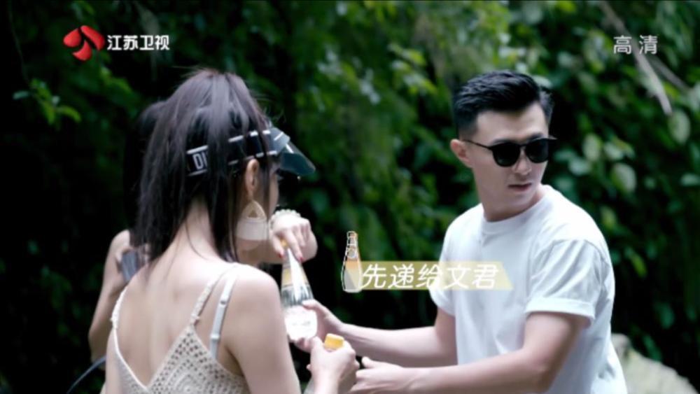 读睡古诗词 劝把星眸拚泪眼，霜寒尽处即芳华